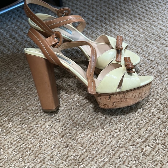 Prada shoes size 40 runs small - Picture 2 of 4